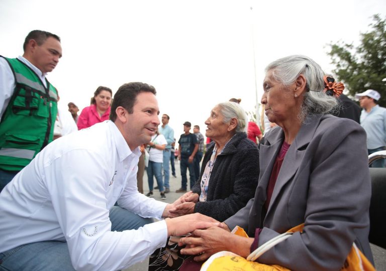 Anuncia Díaz González remodelación de plazas